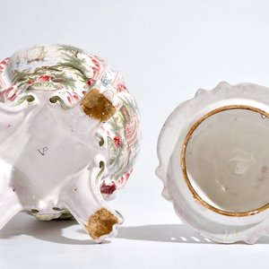 A large French faience reticulated pot pourri vase and cover in the style of Marseille, 19th C. — 照片 6