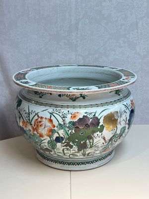 A large French famille verte-style 'Lotus Pond with Birds' fish bowl or jardinière, Samson, Paris, 19th C. — 照片 4