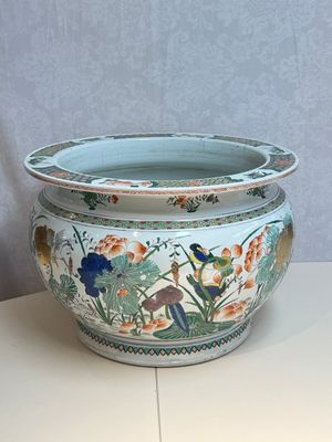A large French famille verte-style 'Lotus Pond with Birds' fish bowl or jardinière, Samson, Paris, 19th C. — 照片 5
