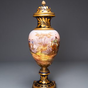 A large French Napoleonic Sèvres-style vase with gilded bronze mounts, signed Desprez, 19th C. — 照片 4