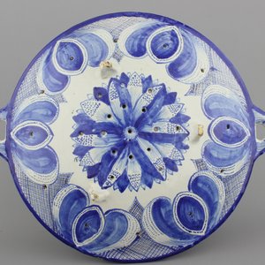 A large Frisian Delftware Makkum fish strainer, 19th C. — photo 2