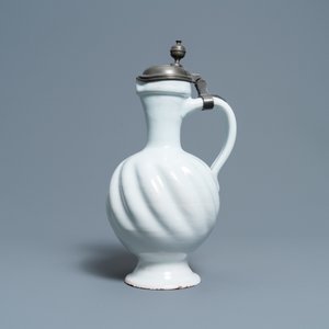 A large gadrooned white Dutch Delftware jug with pewter cover, 17th C. — photo 2