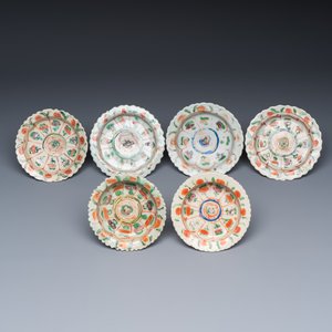 A large group of 24 blue, white and Bencharong tazzas for the Thai market — foto 3