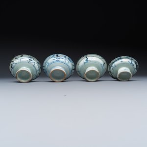 A large group of 24 blue, white and Bencharong tazzas for the Thai market — foto 8