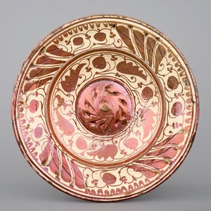 A large Hispano Moresque lusterware cardinal's dish, late 16th C. — 照片 1