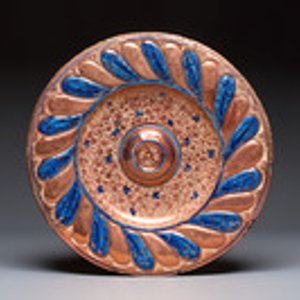 A large Hispano-Moresque lustre-glazed dish, Spain, 19th C. — photo 1