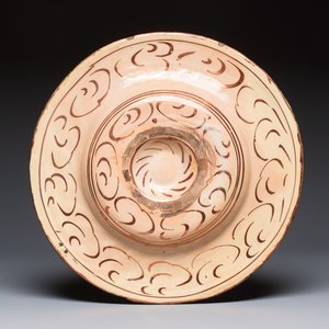 A large Hispano-Moresque lustre-glazed dish, Spain, 19th C. — photo 2