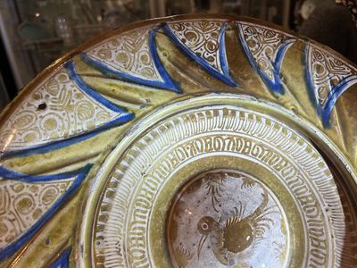 A large Hispano-Moresque lustre-glazed dish with a central bird medallion, Spain, 16th C. — 照片 6