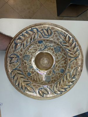 A large Hispano-Moresque lustre-glazed dish with ornamental design, Spain, 16th C. — 照片 1