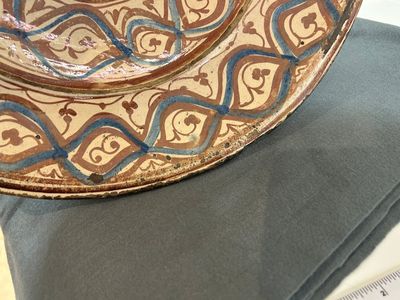 A large Hispano-Moresque lustre-glazed dish with ornamental design, Spain, 16th C. — 照片 6