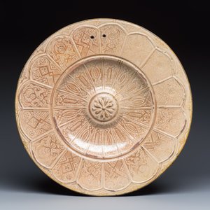 A large Hispano-Moresque lustre-glazed dish — photo 1