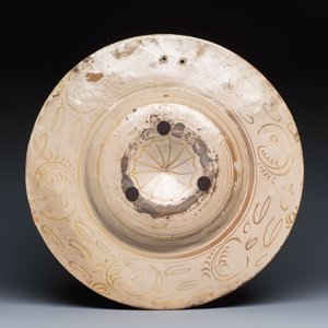 A large Hispano-Moresque lustre-glazed dish — photo 2
