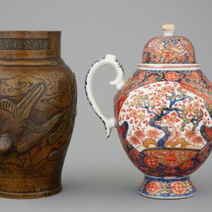 A large Imari teapot and a bronze vase decorated with birds, Japan, Meiji, 19th C. — photo 4