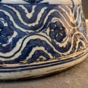 A large imperial Chinese blue and white 'zun' vase, Wanli mark and of the period — 照片 23