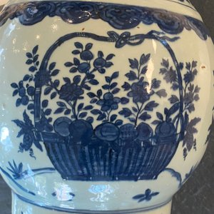 A large imperial Chinese blue and white 'zun' vase, Wanli mark and of the period — 照片 38