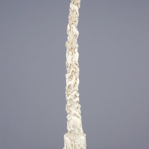 A large Indian ivory carving of animals, ca. 1900 — 照片 1