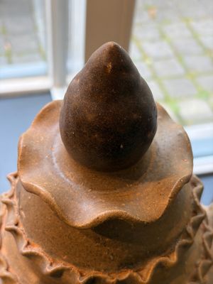 A large inscribed Chinese spiked funerary jar and cover, Northern Song, dated 1026 — foto 1