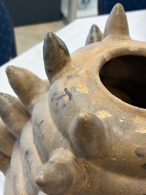 A large inscribed Chinese spiked funerary jar and cover, Northern Song, dated 1026 — foto 11