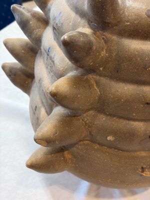A large inscribed Chinese spiked funerary jar and cover, Northern Song, dated 1026 — foto 13