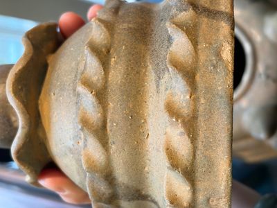 A large inscribed Chinese spiked funerary jar and cover, Northern Song, dated 1026 — foto 5