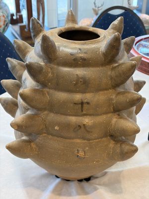 A large inscribed Chinese spiked funerary jar and cover, Northern Song, dated 1026 — foto 10