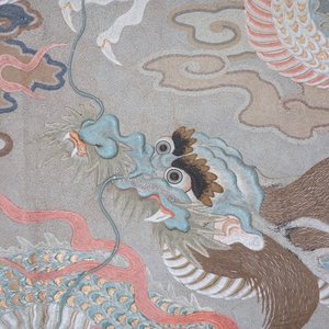 A large interesting Chinese dragon tapestry with gold wire, 18/19th C. — foto 6