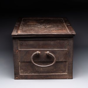 A large iron strongbox with three keys, France or Germany, 19th C. — photo 5