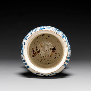 A large Italian blue, white and manganese albarello drug jar inscribed Charitas, probably Savona, dated 1767 — 照片 3