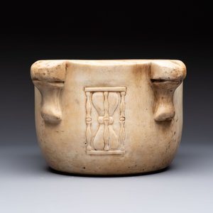 A large Italian carved marble 'Memento Mori' apothecary mortar, 17th C. — 照片 4