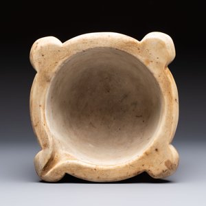 A large Italian carved marble 'Memento Mori' apothecary mortar, 17th C. — 照片 6