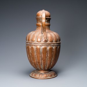 A large Italian copper ewer and cover, 17th C. — photo 3