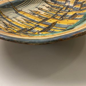 A large Italian maiolica dish with a view on San Gimignano, Deruta, 16/17th C. — photo 13