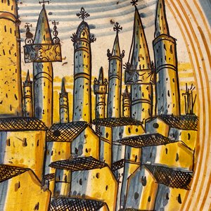 A large Italian maiolica dish with a view on San Gimignano, Deruta, 16/17th C. — photo 18