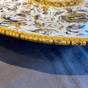 A large Italian maiolica dish with the arms of Cardinal Toschi, Deruta, dated 1609 — 照片 13