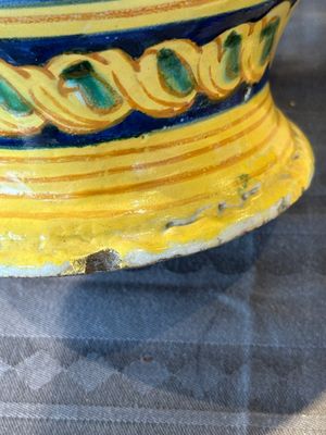 A large Italian maiolica drug jar with trophies, Casteldurante, 2nd half 16th C. — foto 8