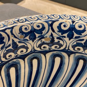 A large Italian maiolica footed bowl with Amor, Montelupo or Caffagiolo, 1st half 16th C. — photo 12