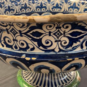 A large Italian maiolica footed bowl with Amor, Montelupo or Caffagiolo, 1st half 16th C. — photo 15