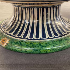 A large Italian maiolica footed bowl with Amor, Montelupo or Caffagiolo, 1st half 16th C. — photo 17