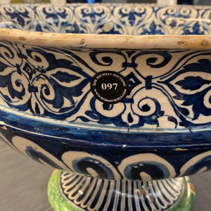 A large Italian maiolica footed bowl with Amor, Montelupo or Caffagiolo, 1st half 16th C. — photo 22