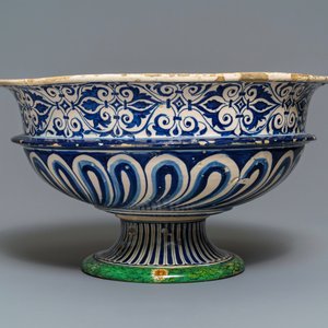A large Italian maiolica footed bowl with Amor, Montelupo or Caffagiolo, 1st half 16th C. — photo 4