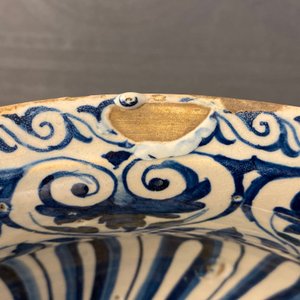 A large Italian maiolica footed bowl with Amor, Montelupo or Caffagiolo, 1st half 16th C. — photo 8