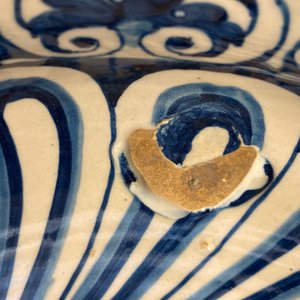 A large Italian maiolica footed bowl with Amor, Montelupo or Caffagiolo, 1st half 16th C. — photo 9