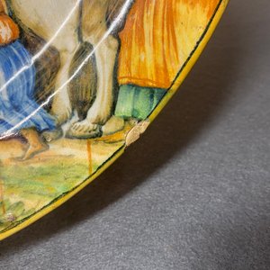 A large Italian maiolica mythological subject 'The Abduction of the Sabine Women' dish, Orazio Fontana workshop, Urbino, mid 16th C. — photo 6
