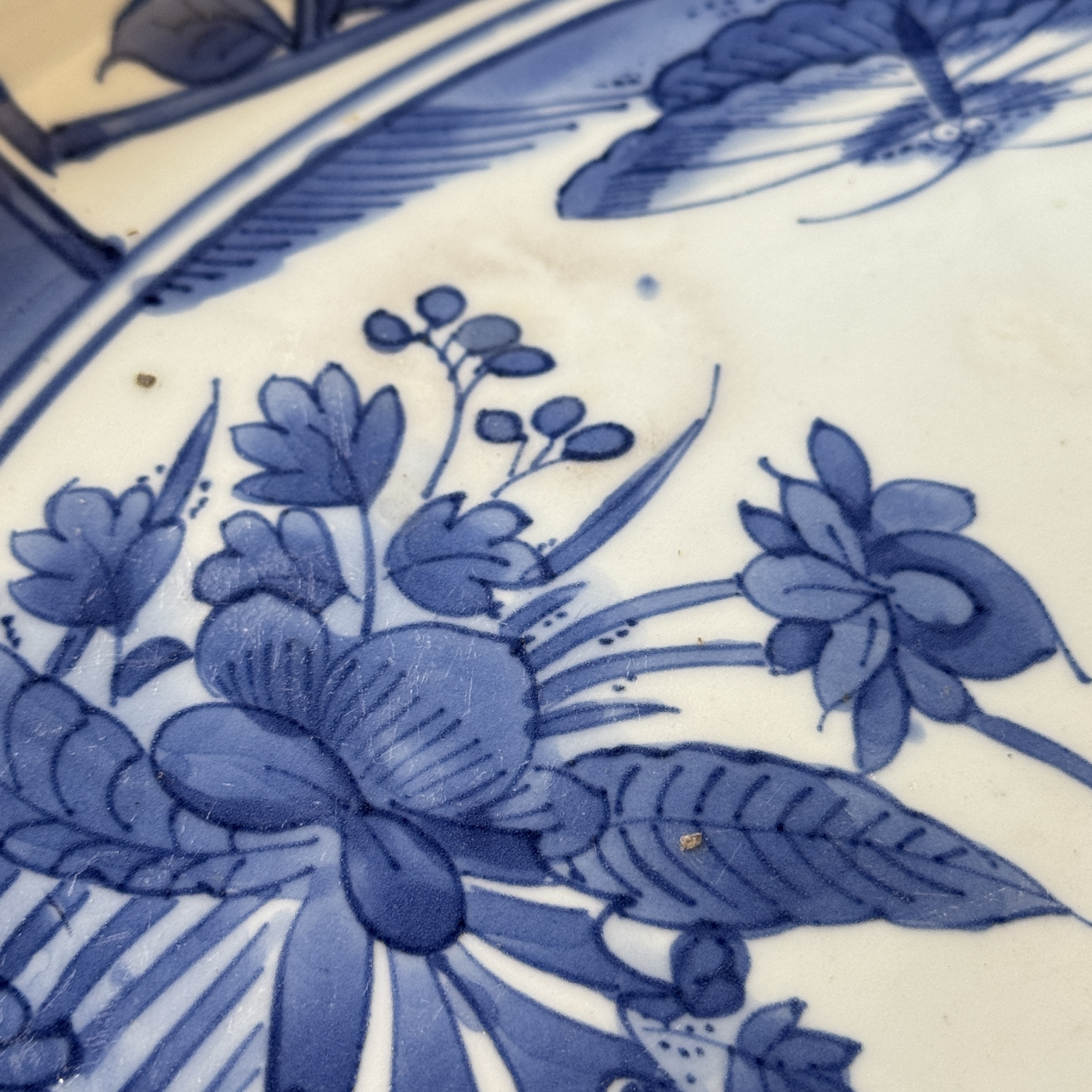 A large Japanese Arita blue and white 'Deer' charger in Kraak-style — photo 9
