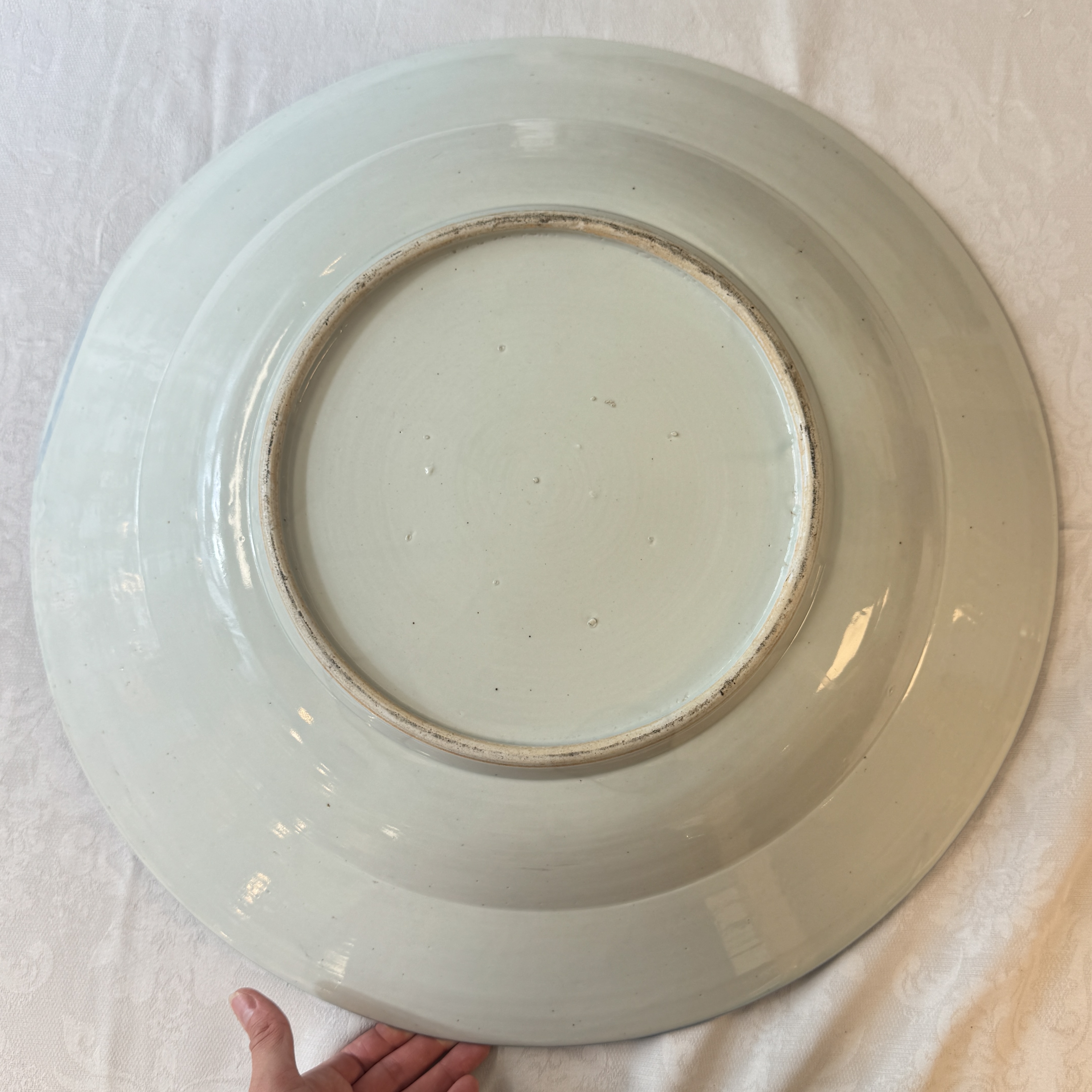 A large Japanese Arita blue and white 'Deer' charger in Kraak-style — photo 10