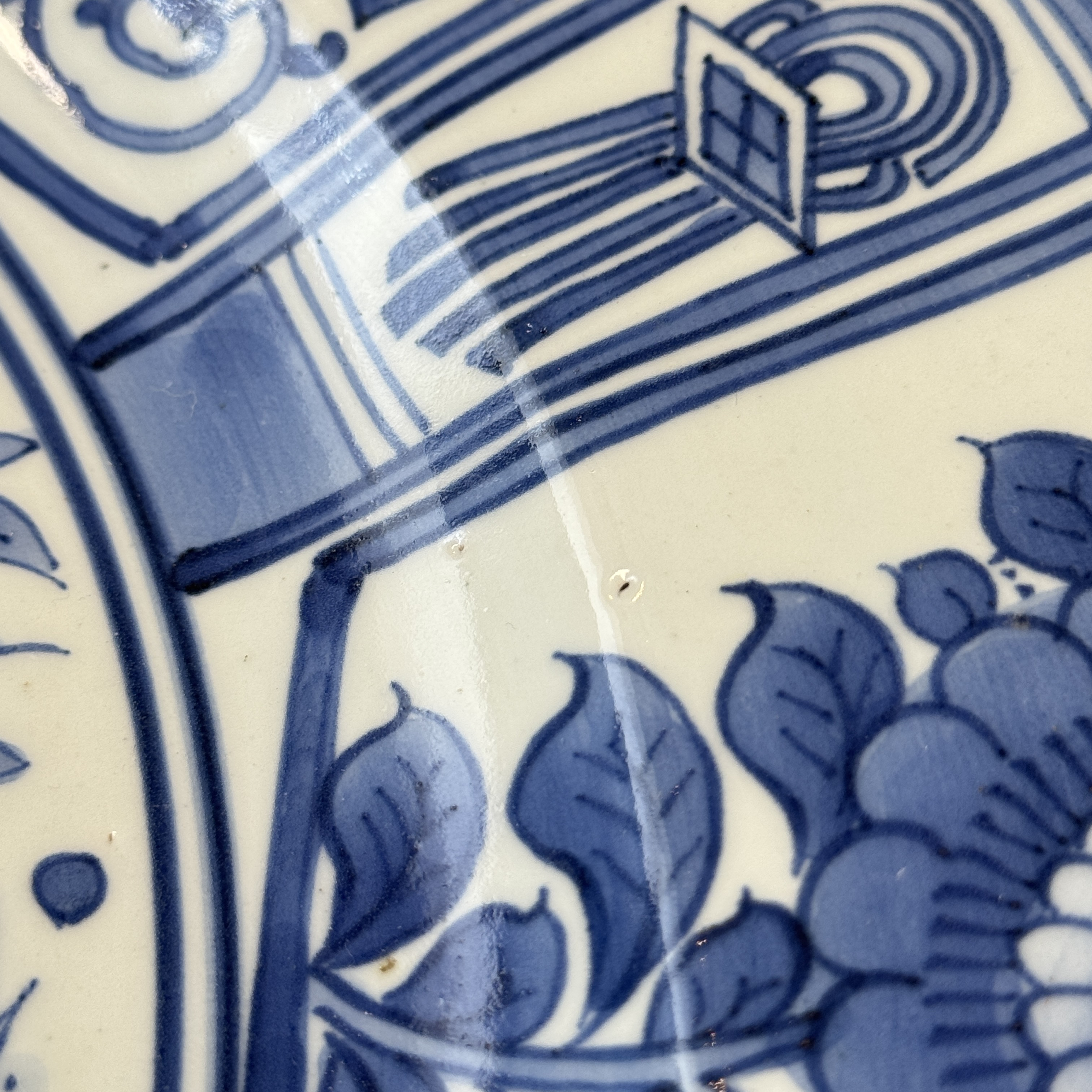A large Japanese Arita blue and white 'Deer' charger in Kraak-style — photo 8