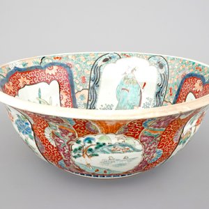 A large Japanese Arita bowl, a large dish and two plates, 19th C. — 照片 3
