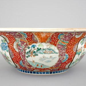 A large Japanese Arita bowl, a large dish and two plates, 19th C. — 照片 4