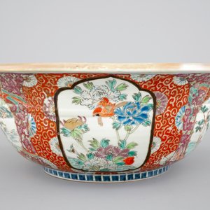 A large Japanese Arita bowl, a large dish and two plates, 19th C. — 照片 6