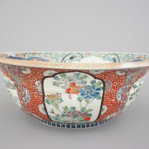 A large Japanese Arita bowl, a large dish and two plates, 19th C. — 照片 7